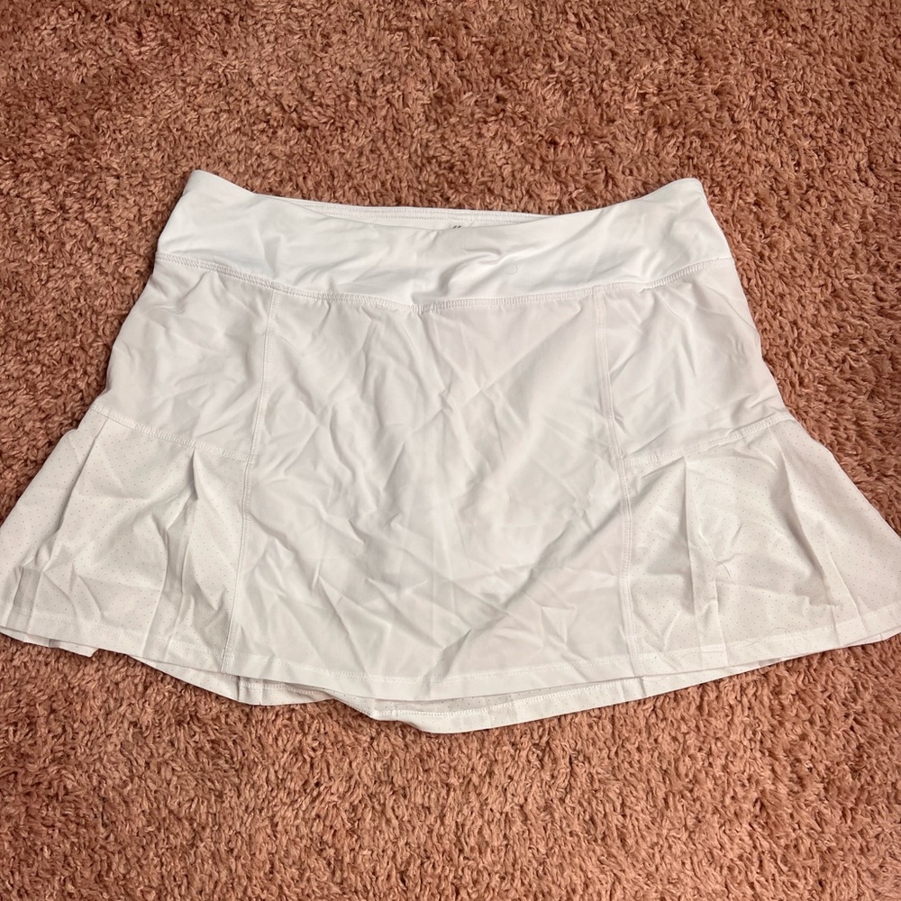 White tennis skirt with back pleats